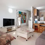 Yourhouse Casana 公寓